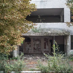 Руїни фабрики (2017 рік, фото Марії Савоскули) 3