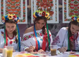 Етно-фестиваль «Петриківський дивоцвіт»
